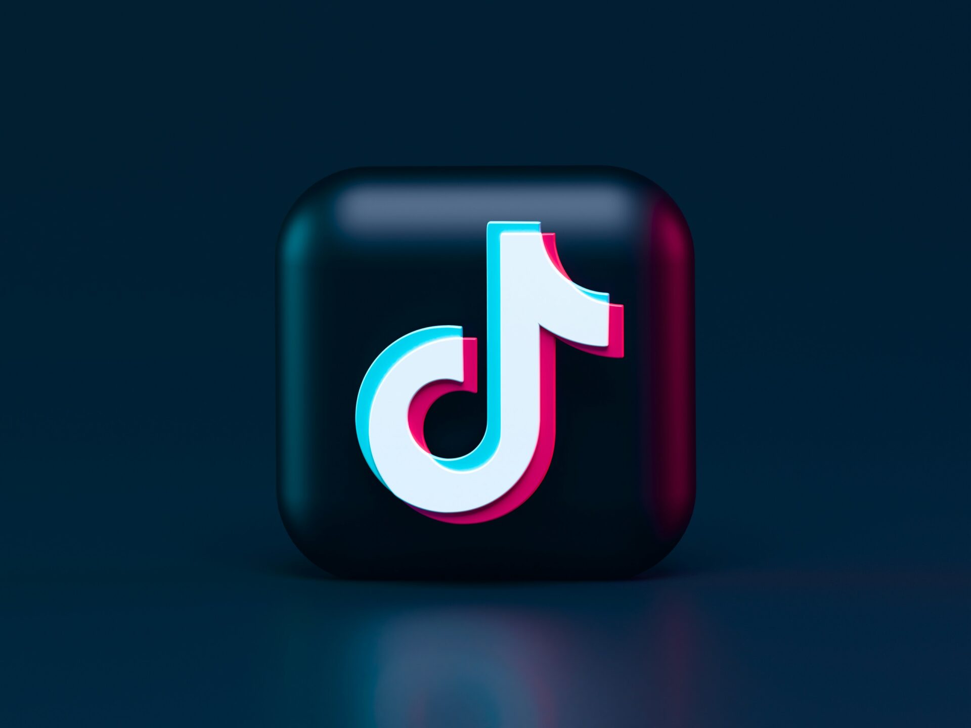 alexander-shatov-I4p0FcjDBJI-unsplash TikTok Hesap Silme: Adım Adım Kılavuz